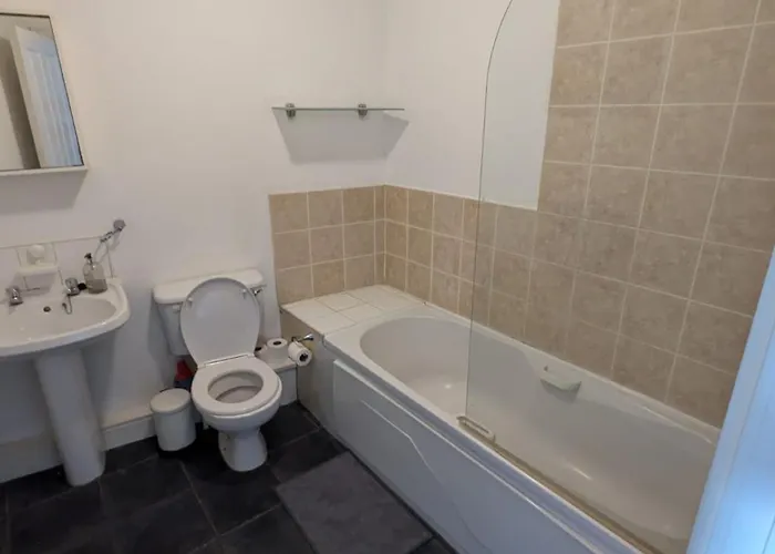 Large Newly Updated 3bd Duplex 20min To Airport *