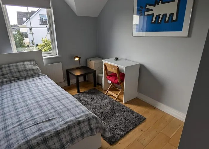 Large Newly Updated 3bd Duplex 20min To Airport *