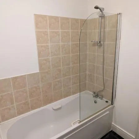 Large Newly Updated 3bd Duplex 20min To Airport Apartamento