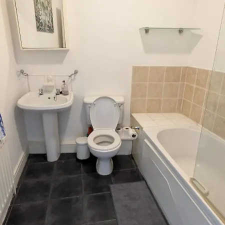 Large Newly Updated 3bd Duplex 20min To Airport *