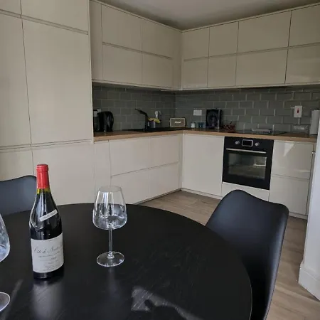 Large Newly Updated 3bd Duplex 20min To Airport * Dublin