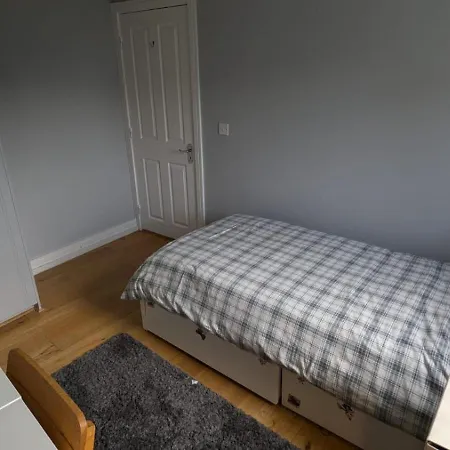 Large Newly Updated 3bd Duplex 20min To Airport Dublin