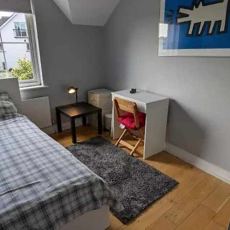 Large Newly Updated 3bd Duplex 20min To Airport *