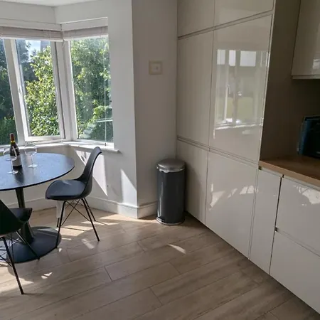 Large Newly Updated 3bd Duplex 20min To Airport Apartment *