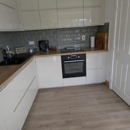 Large Newly Updated 3bd Duplex 20min To Airport Apartment *