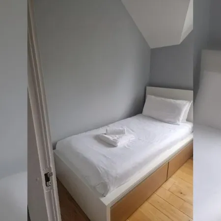Large Newly Updated 3bd Duplex 20min To Airport