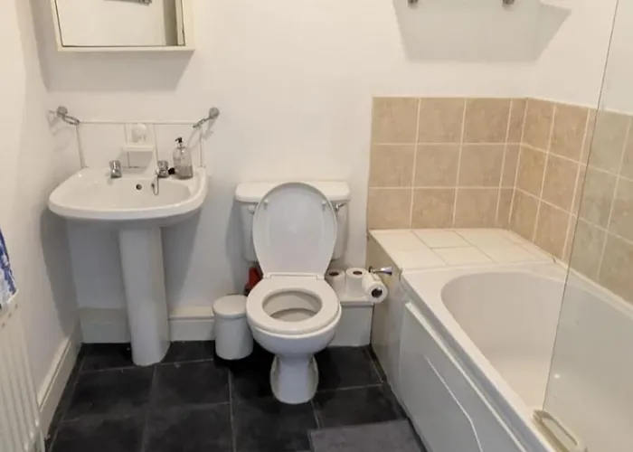 Large Newly Updated 3bd Duplex 20min To Airport *