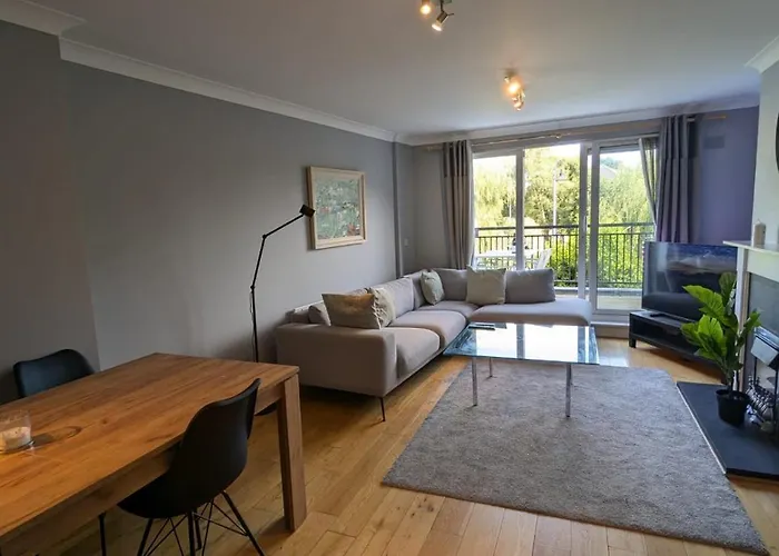 Large Newly Updated 3bd Duplex 20min To Airport