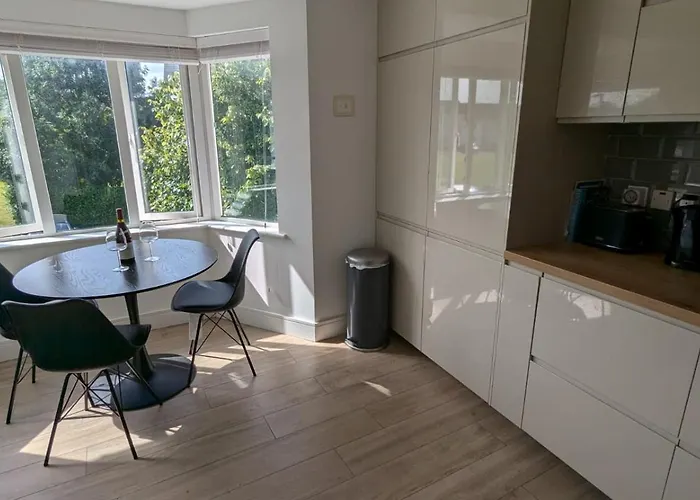 Large Newly Updated 3bd Duplex 20min To Airport Apartament *