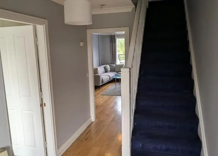 Large Newly Updated 3bd Duplex 20min To Airport