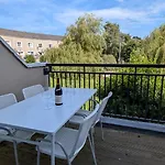 Large Newly Updated 3bd Duplex 20min To Airport Lägenhet