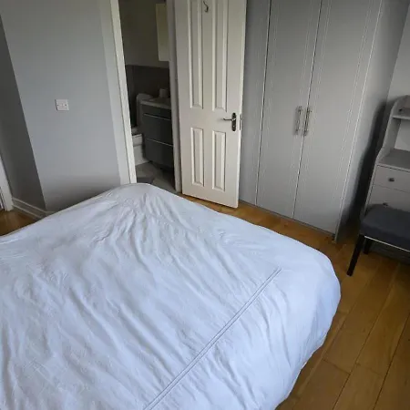 Large Newly Updated 3bd Duplex 20min To Airport Lägenhet