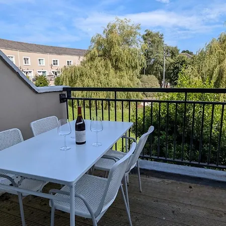 Large Newly Updated 3bd Duplex 20min To Airport Apartament