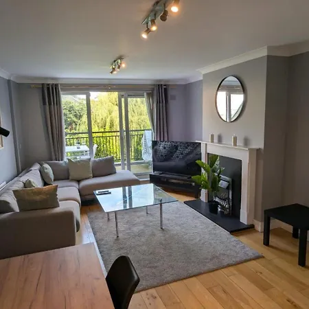 Large Newly Updated 3bd Duplex 20min To Airport Lägenhet Dublin
