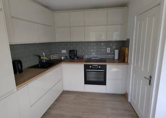 Large Newly Updated 3bd Duplex 20min To Airport *